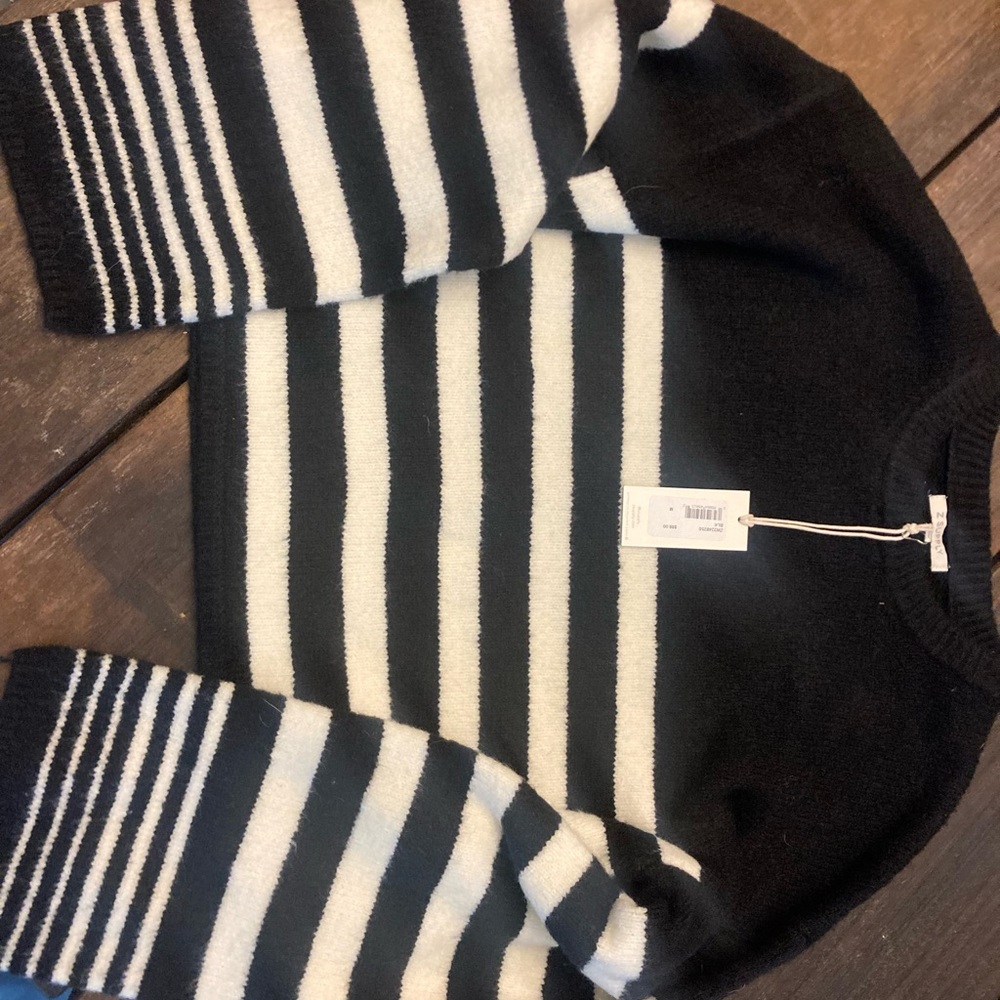 NWT ZSupply Crop Sweater Bell Sleeves
Size Medium
Acrylic-Polyester-Spandex